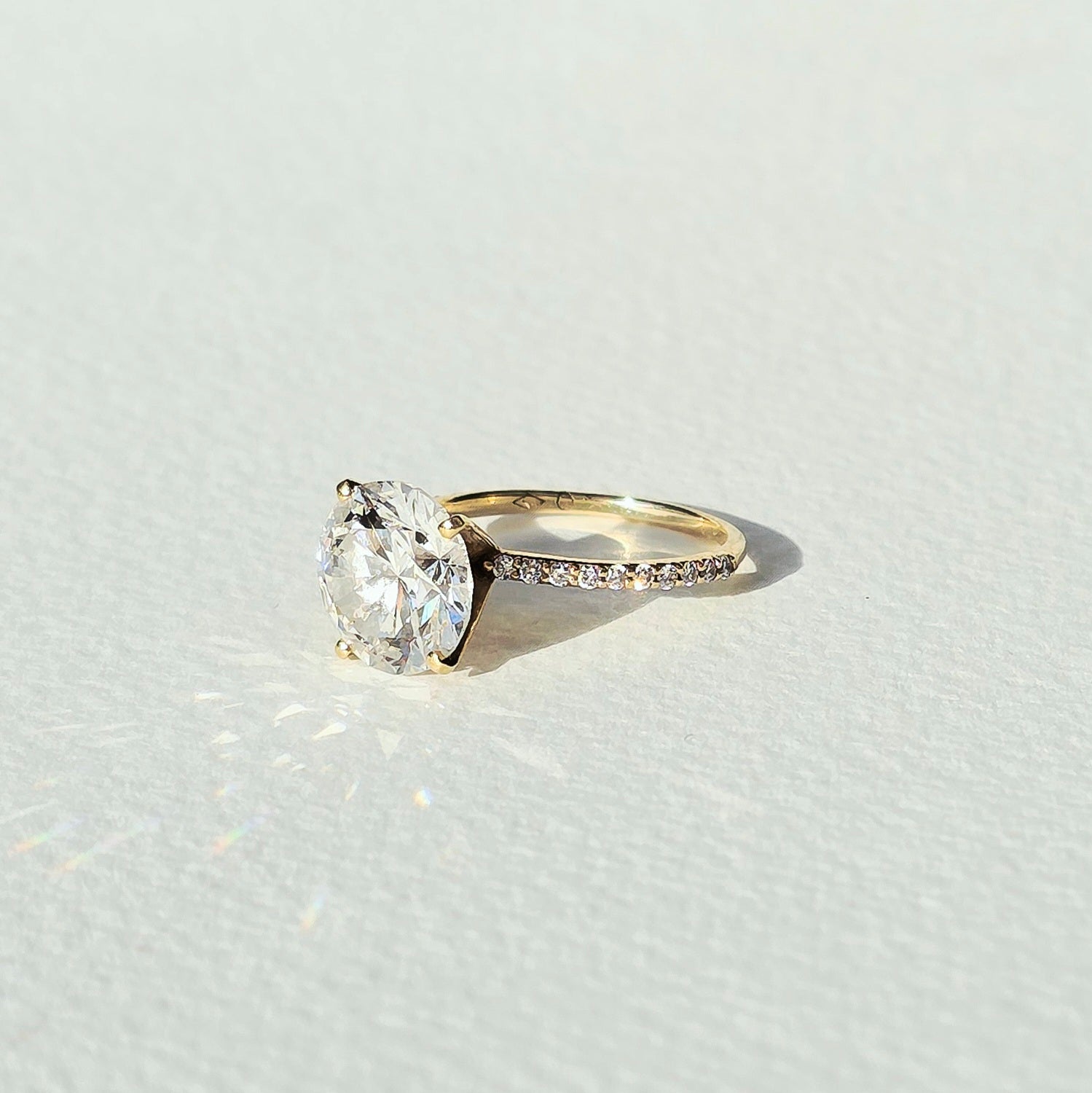 lab-grown-diamond-engagement-ring-4ct-round-yellow-gold-ethical-jewelry-handmade-IGI-certified