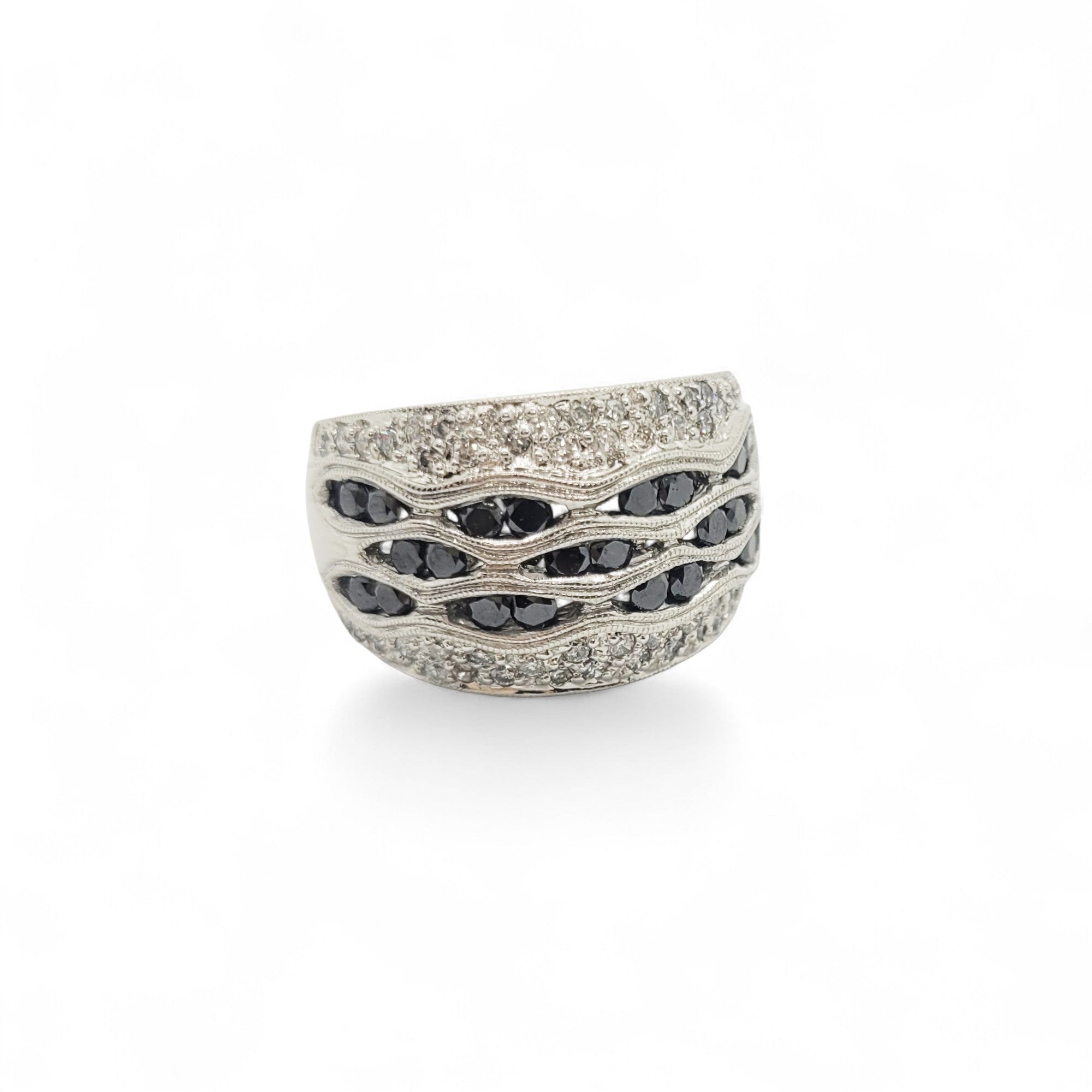 14k-white-gold-black-and-white-diamond-wave-ring-carrie-balance-contrast-eterling (3)