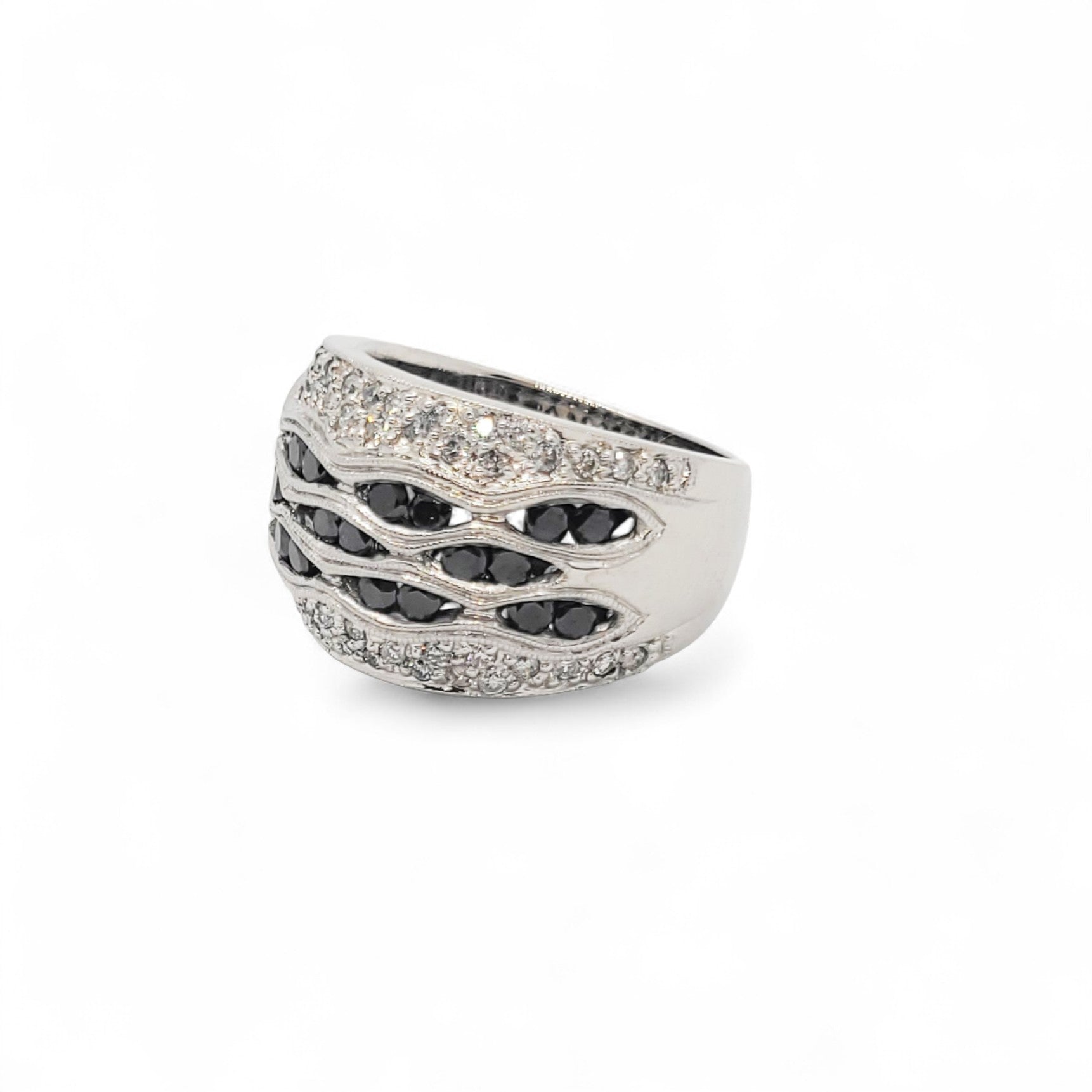14k-white-gold-black-and-white-diamond-wave-ring-carrie-balance-contrast-eterling-3