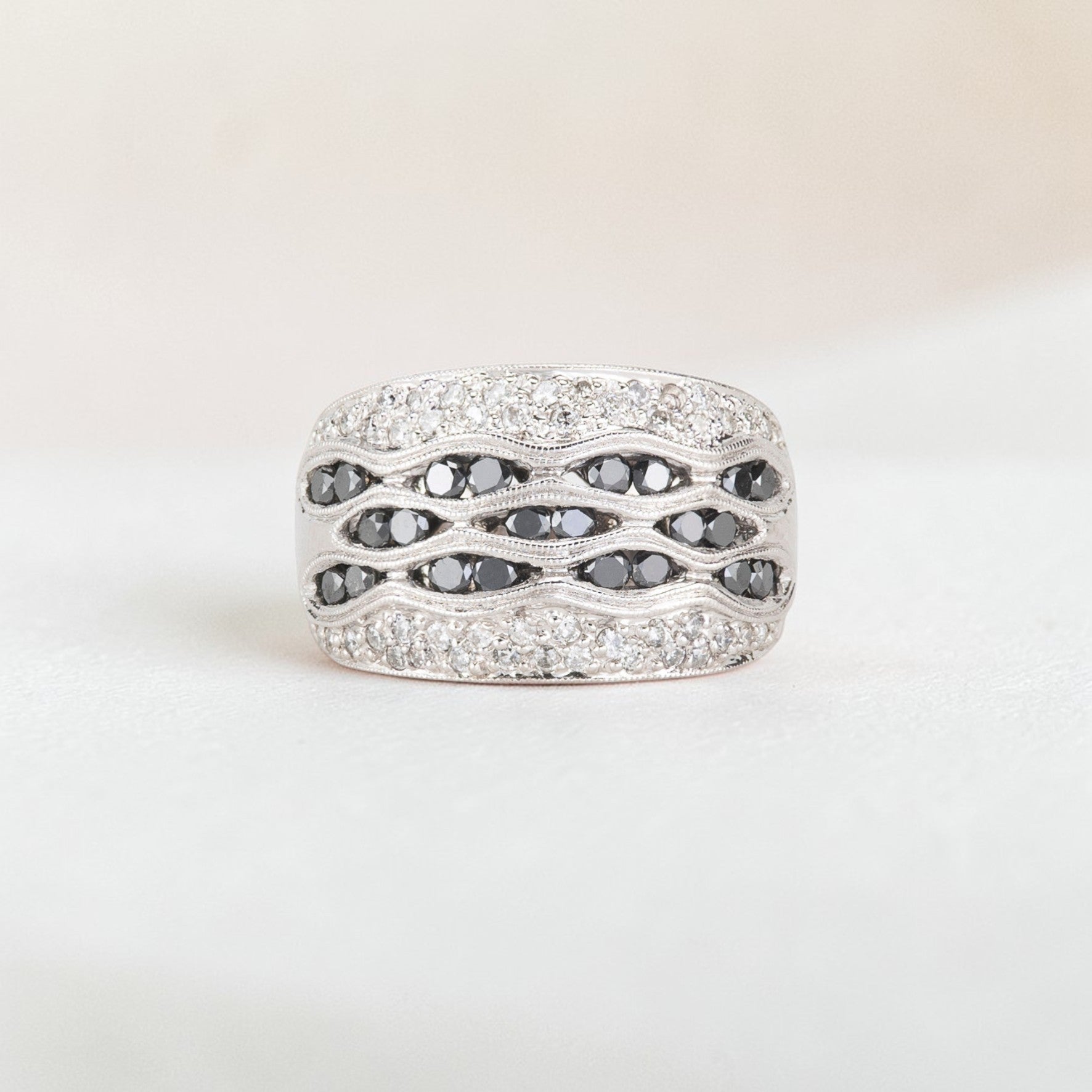 14k-white-gold-black-and-white-diamond-wave-ring-carrie-balance-contrast-eterling (2)