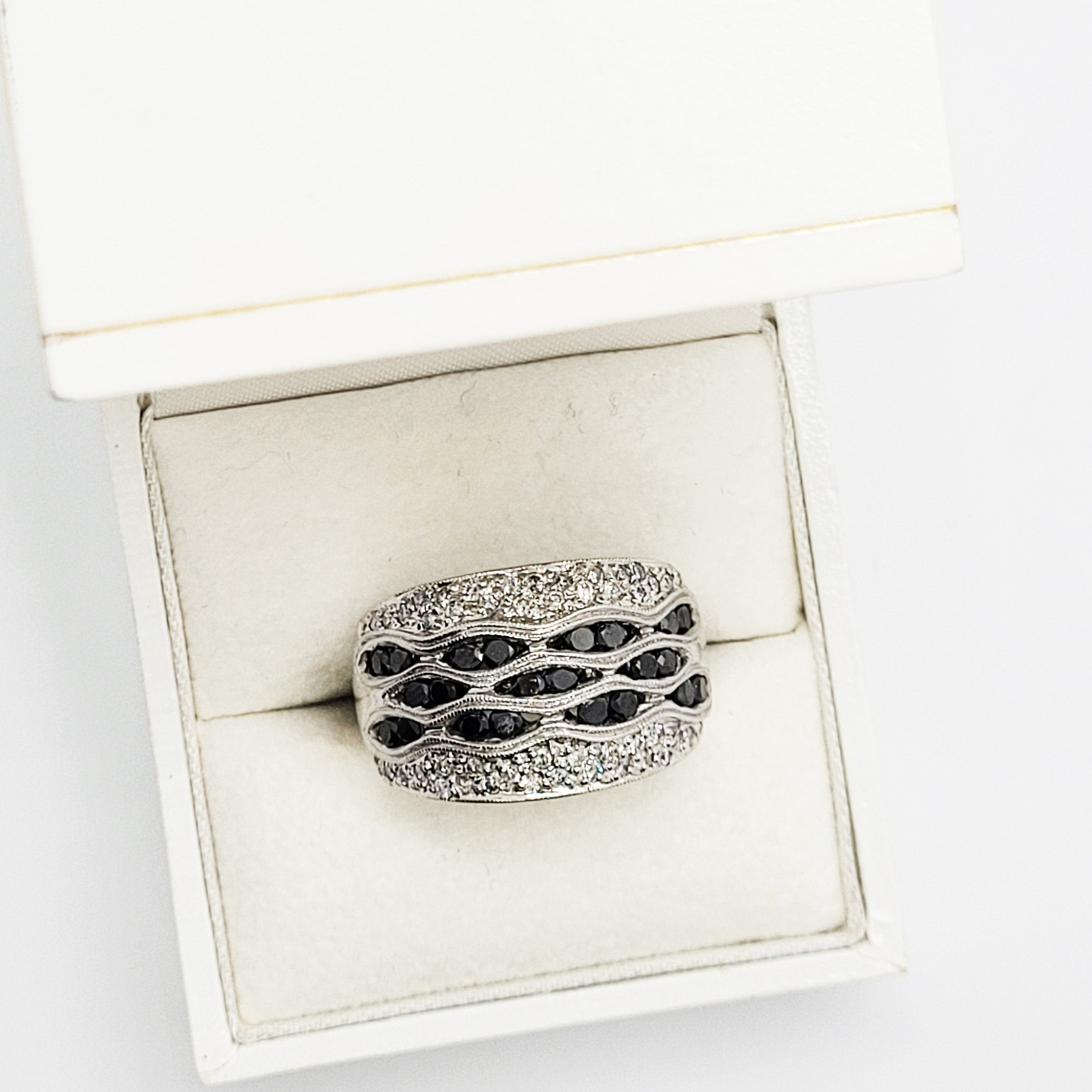 14k-white-gold-black-and-white-diamond-wave-ring-carrie-balance-contrast-eterling-3