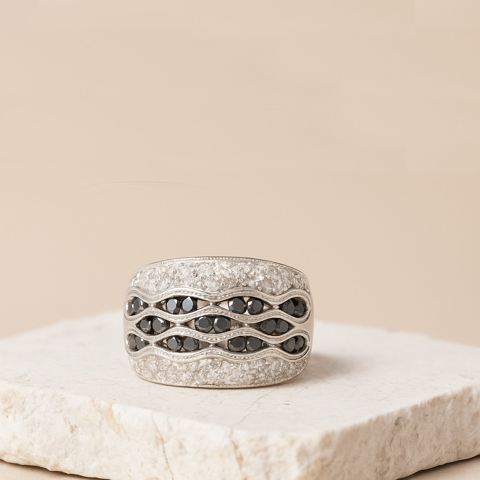 14k-white-gold-black-and-white-diamond-wave-ring-carrie-balance-contrast-eterling-3