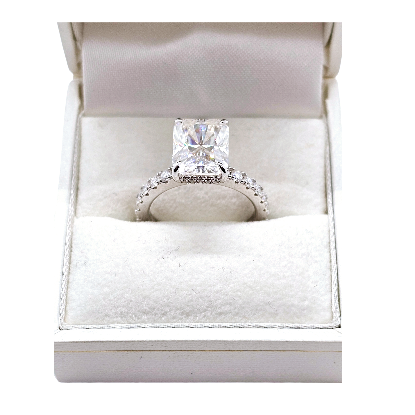 925-sterling-silver-4ct-radiant-cut-moissanite-halo-pave-ring-diva-modern-glamour-radiant-brilliance-eterling