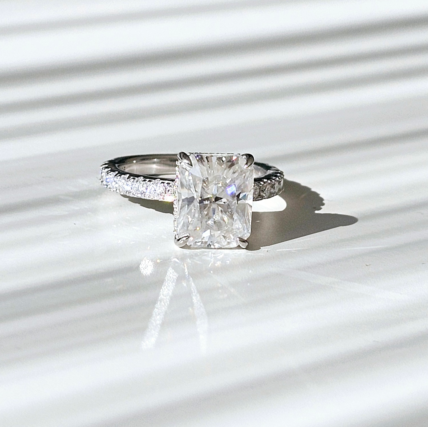 925-sterling-silver-4ct-radiant-cut-moissanite-halo-pave-ring-diva-modern-glamour-radiant-brilliance-eterling