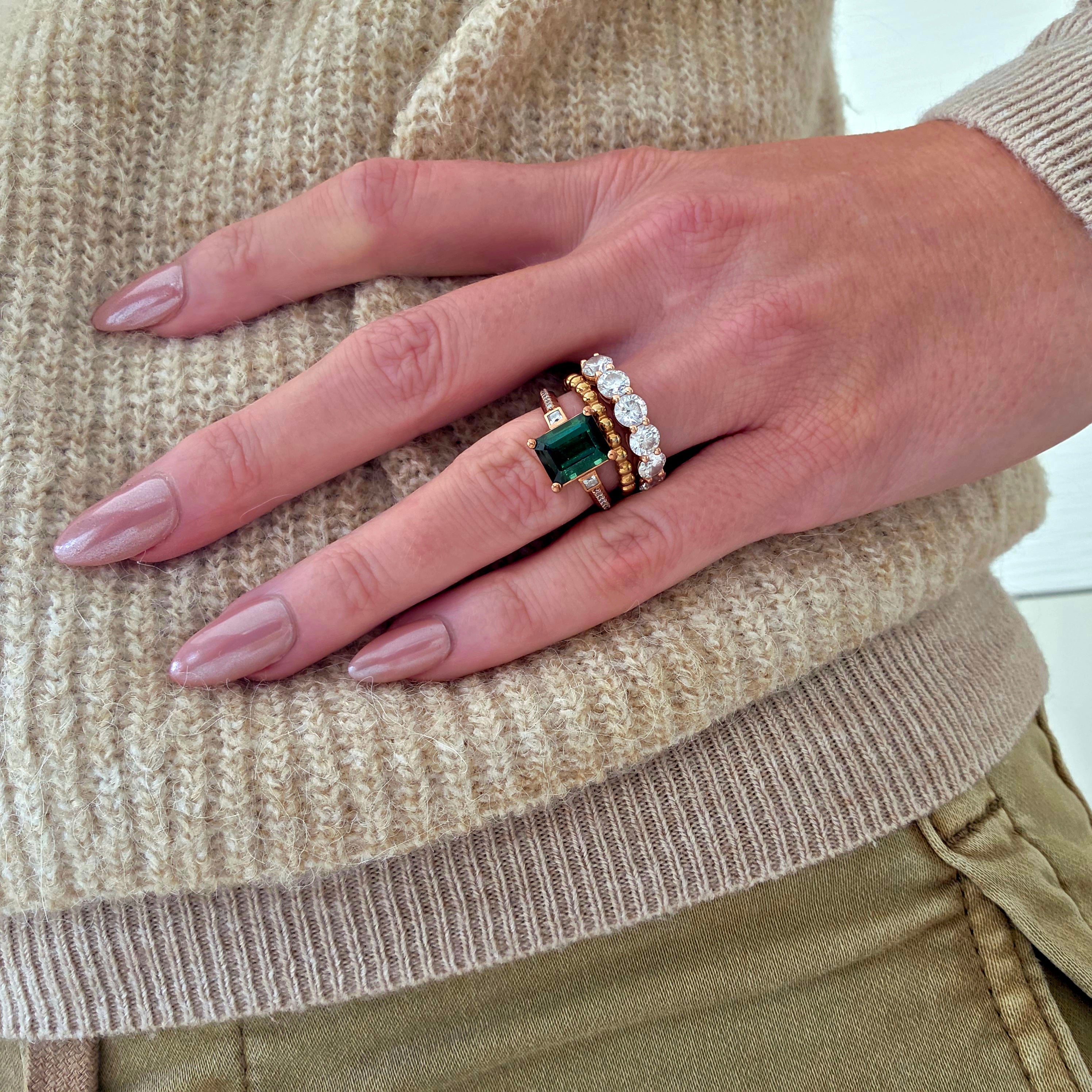 Erin – Bague en or rose avec tourmaline verte et moissanites