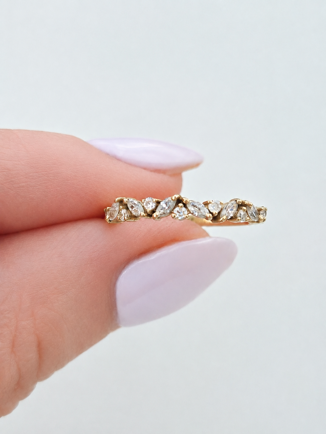 Lyria-marquise-curve-ring-10k-yellow-gold-round-marquise-moissanite-eterling (3)