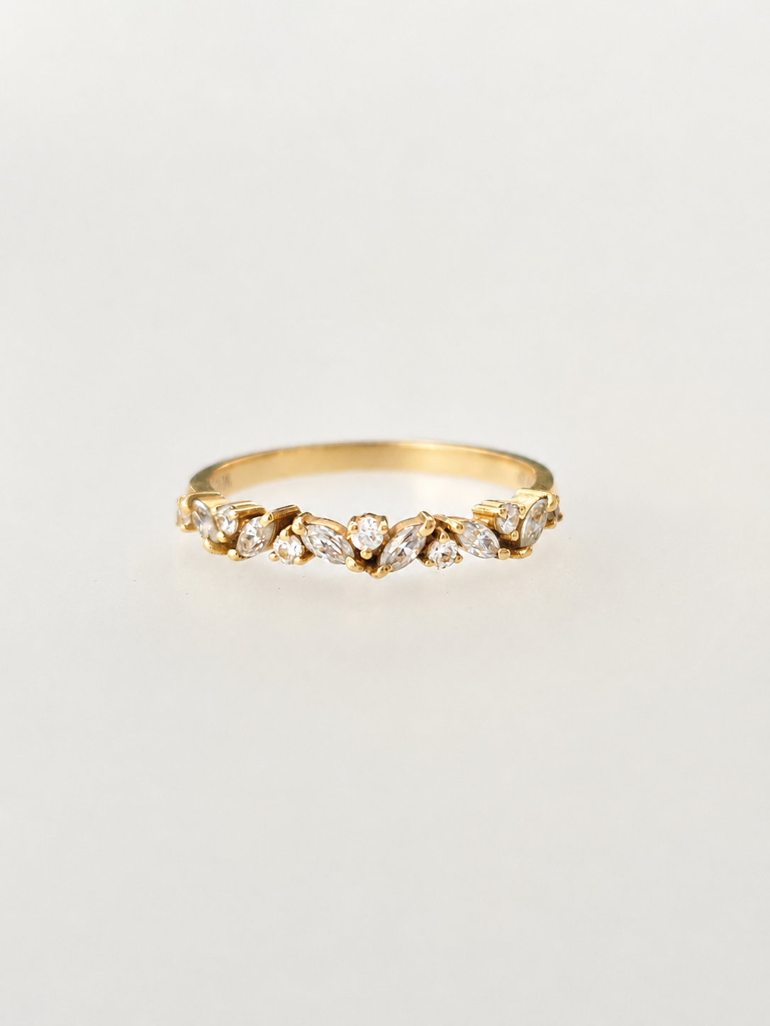 Lyria-marquise-curve-ring-10k-yellow-gold-round-marquise-moissanite-eterling (3)