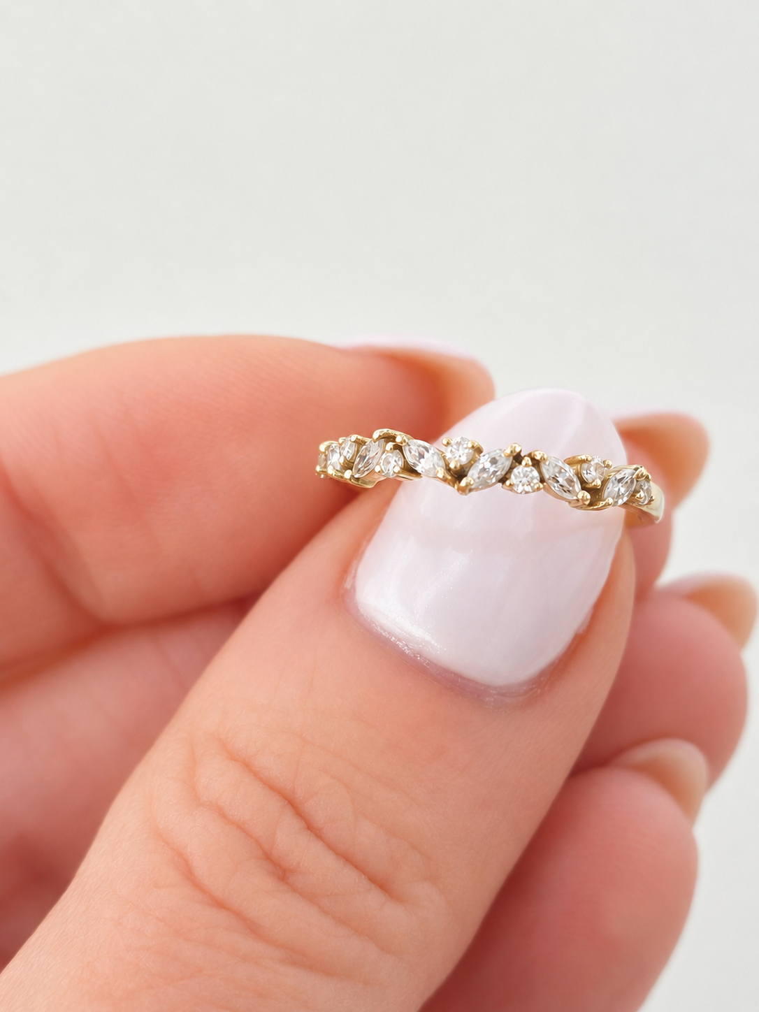 Lyria-marquise-curve-ring-10k-yellow-gold-round-marquise-moissanite-eterling (3)