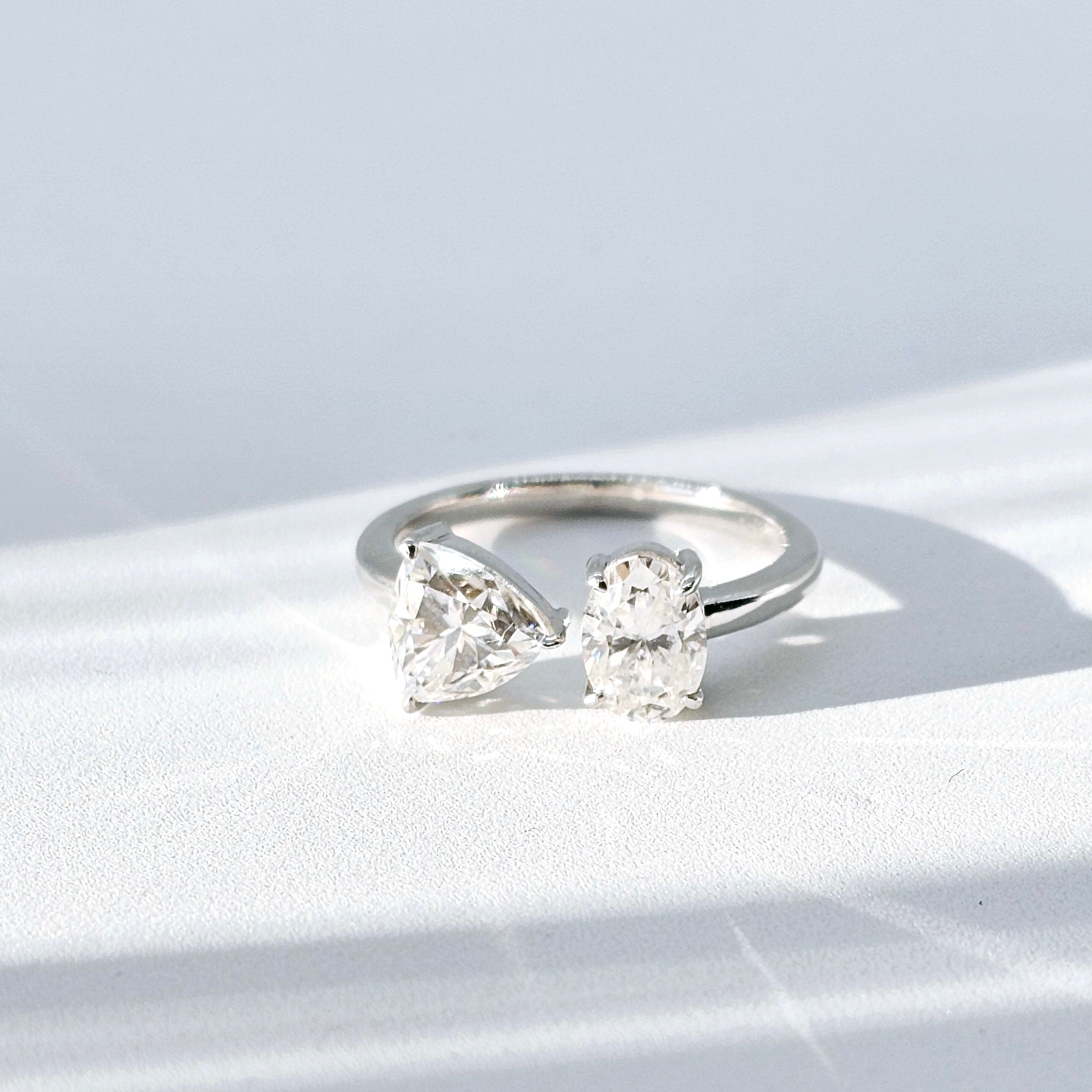 Toi-et-moi-silver-moissanite-engagement-wedding-open-shank-coctail-ring_2