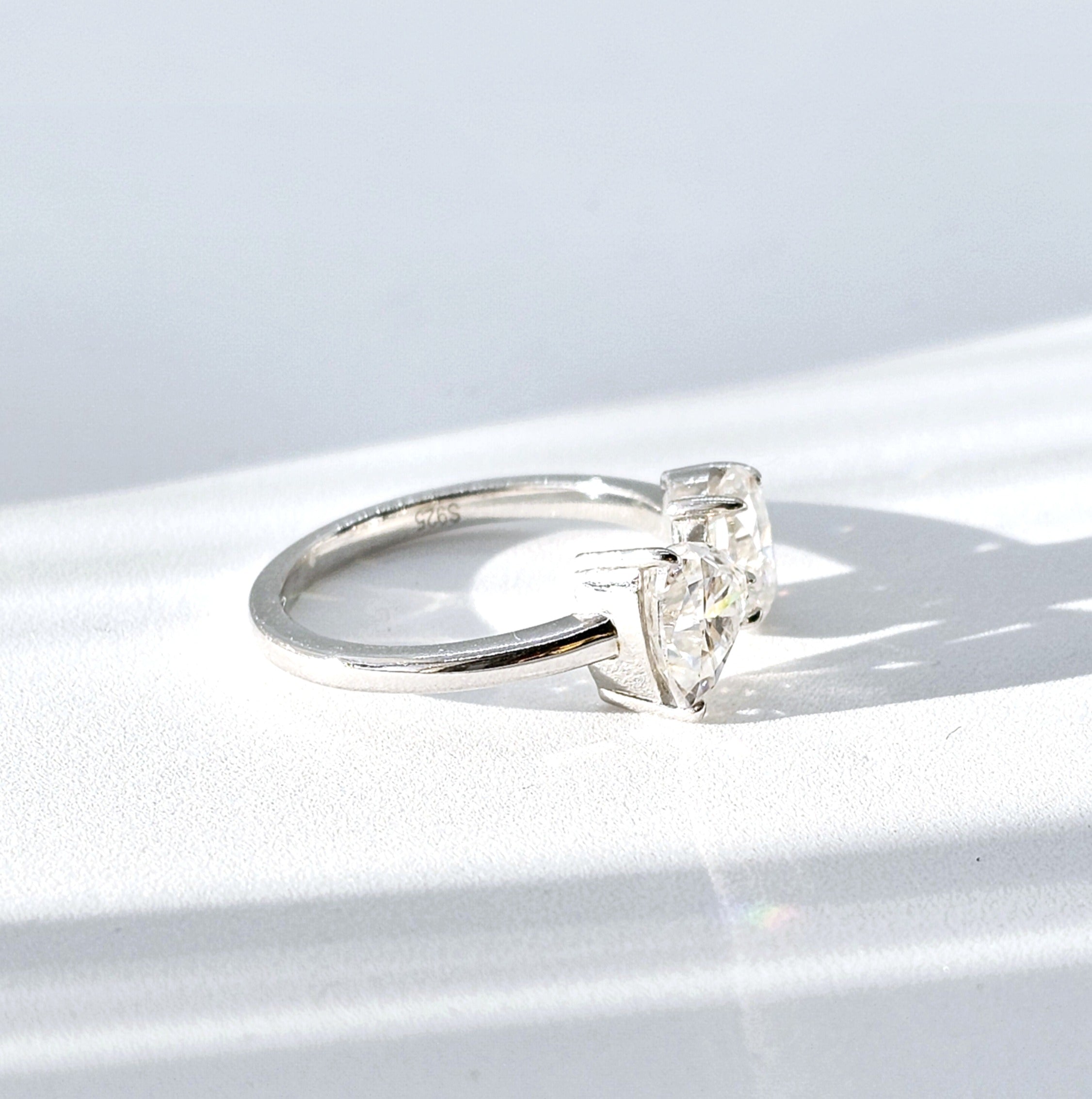 Toi-et-moi-silver-moissanite-engagement-wedding-open-shank-coctail-ring_2