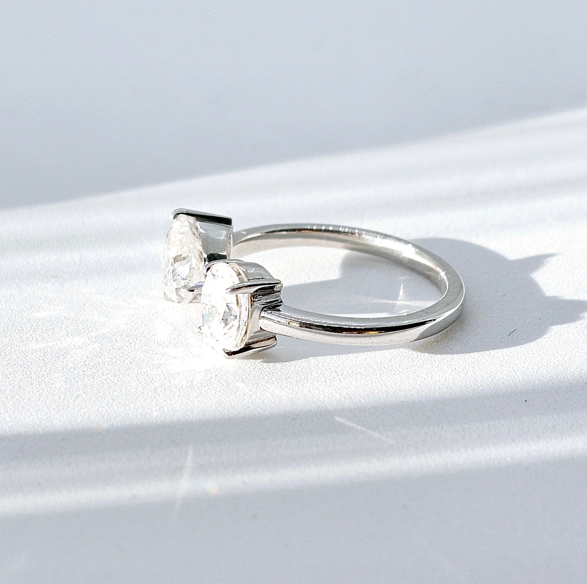 Toi-et-moi-silver-moissanite-engagement-wedding-open-shank-coctail-ring_2