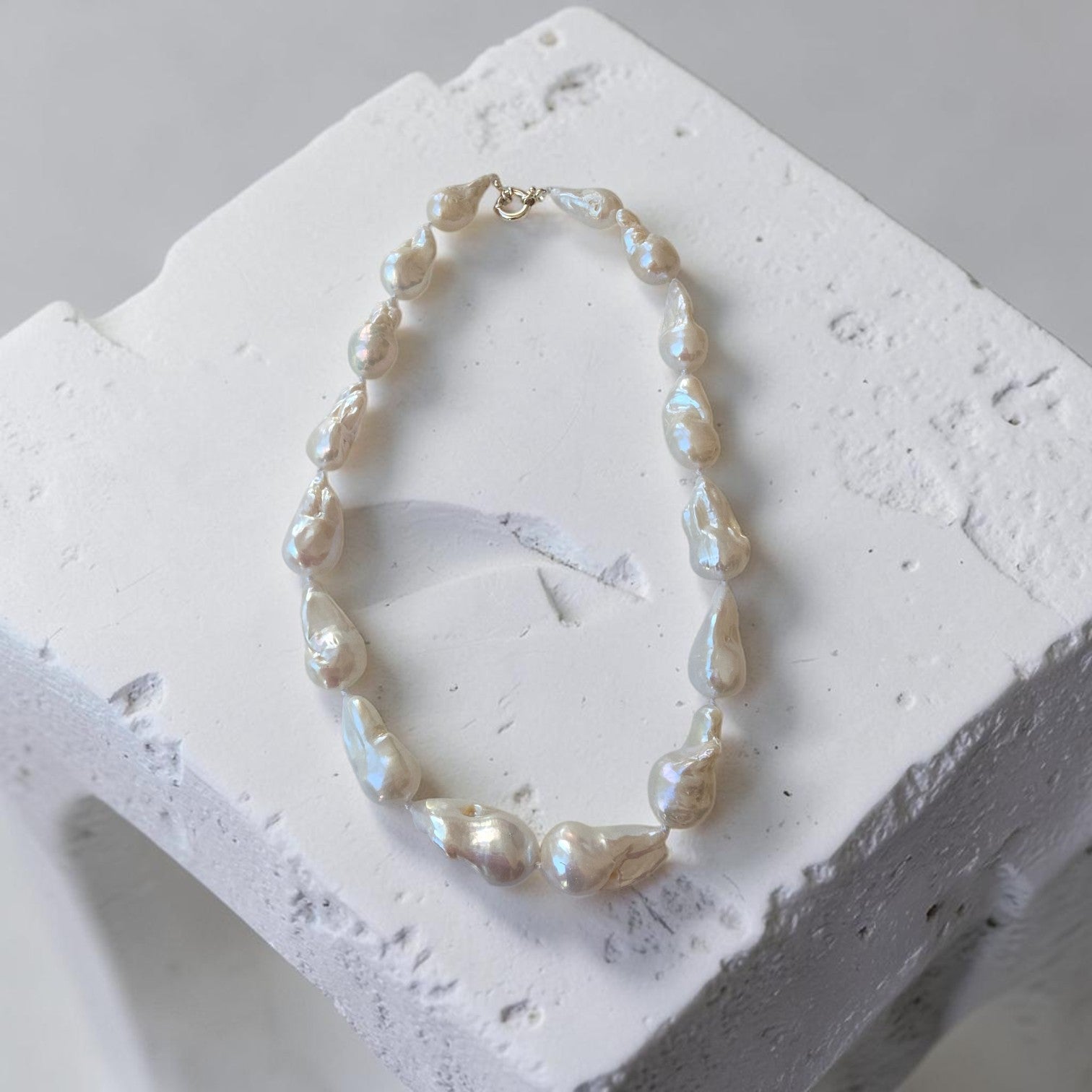 eterling-oversized-baroque-pearl-necklace-natural-white (11)