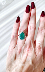 Charger l&#39;image dans la galerie, green-agate-pear-drop-shape-silver-ring-protection-balance-symbol-2
