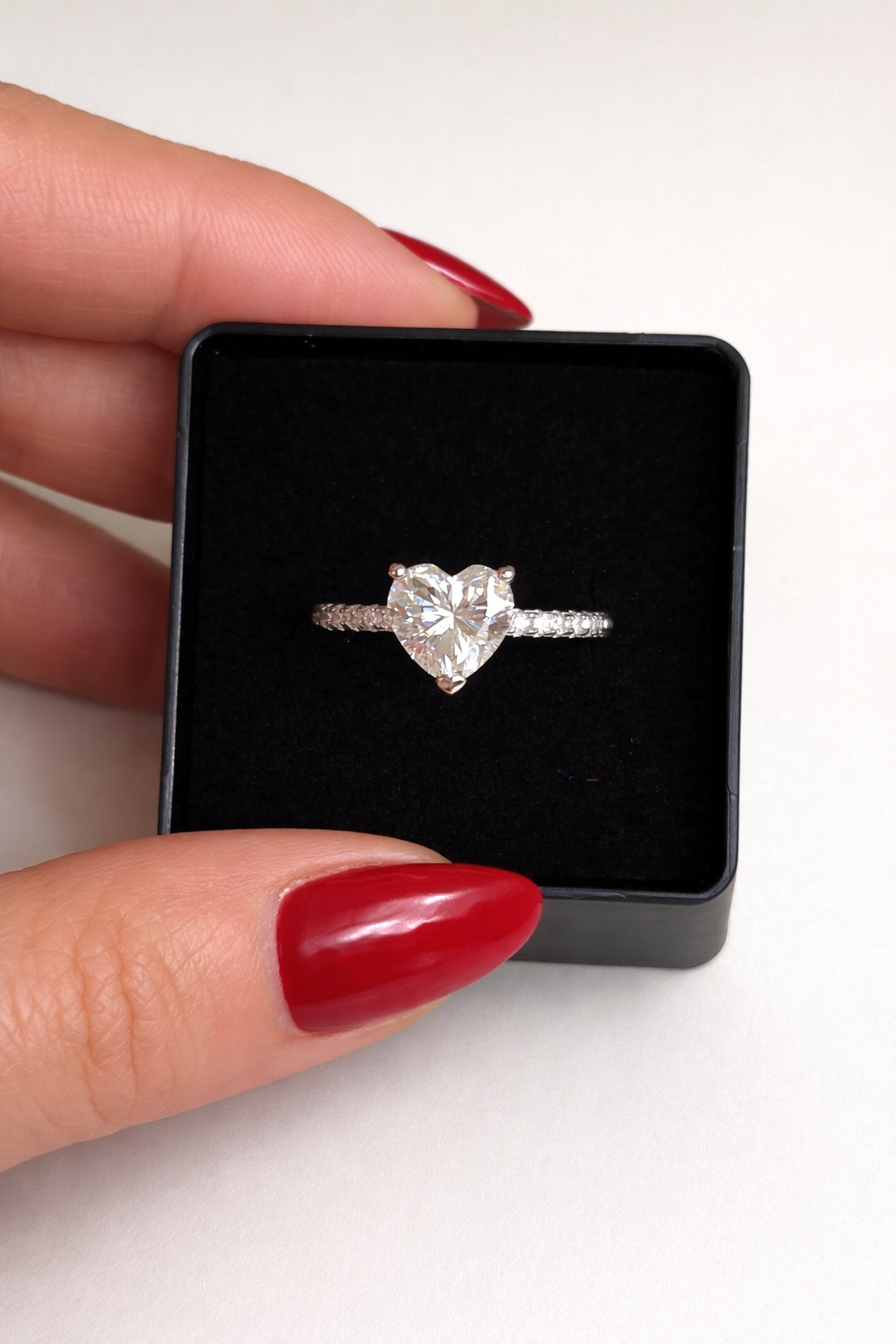 heart-moissanite-engagement-ring-2ct-silver-eterling.jpg