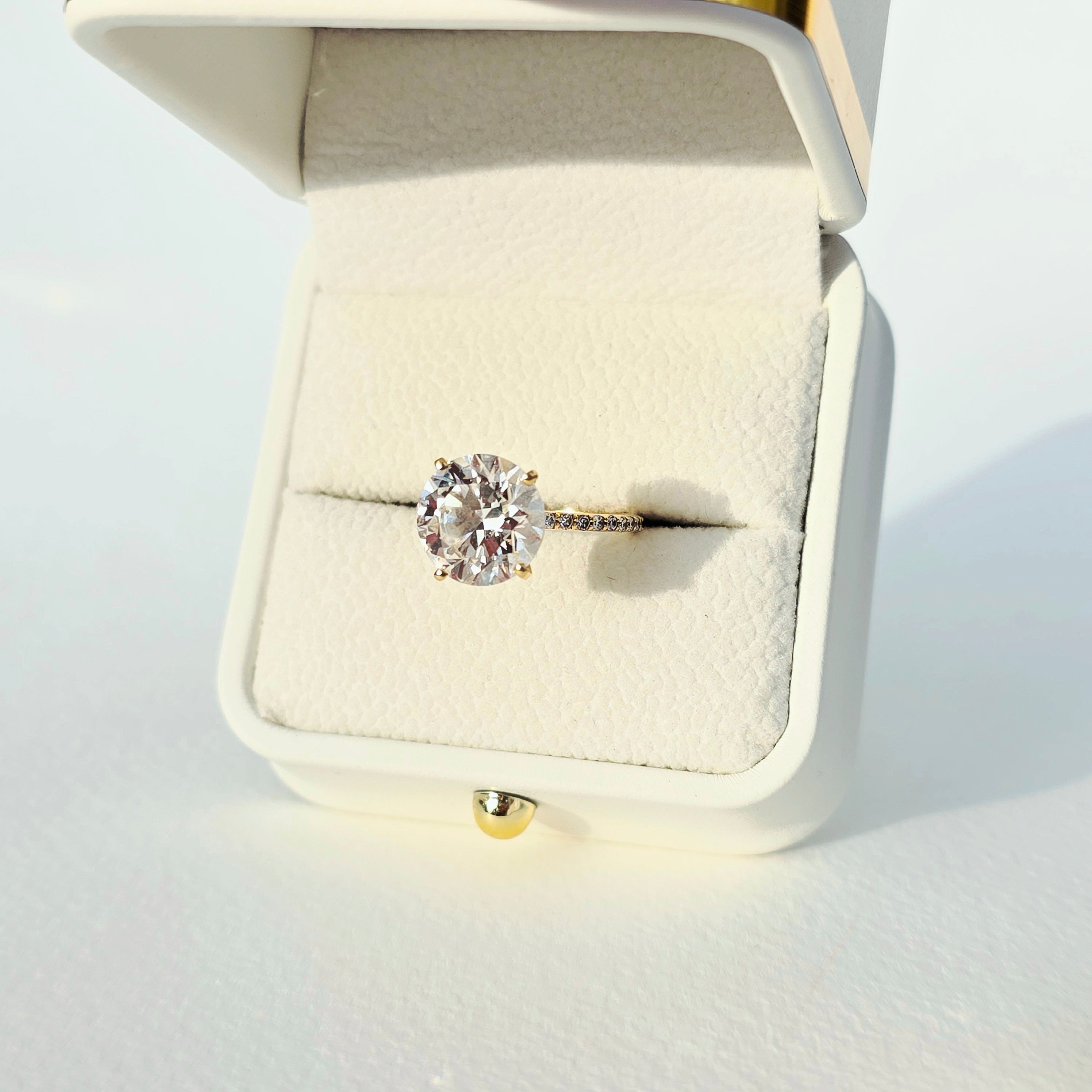 lab-grown-diamond-engagement-ring-4ct-round-yellow-gold-ethical-jewelry-handmade-IGI-certified-4