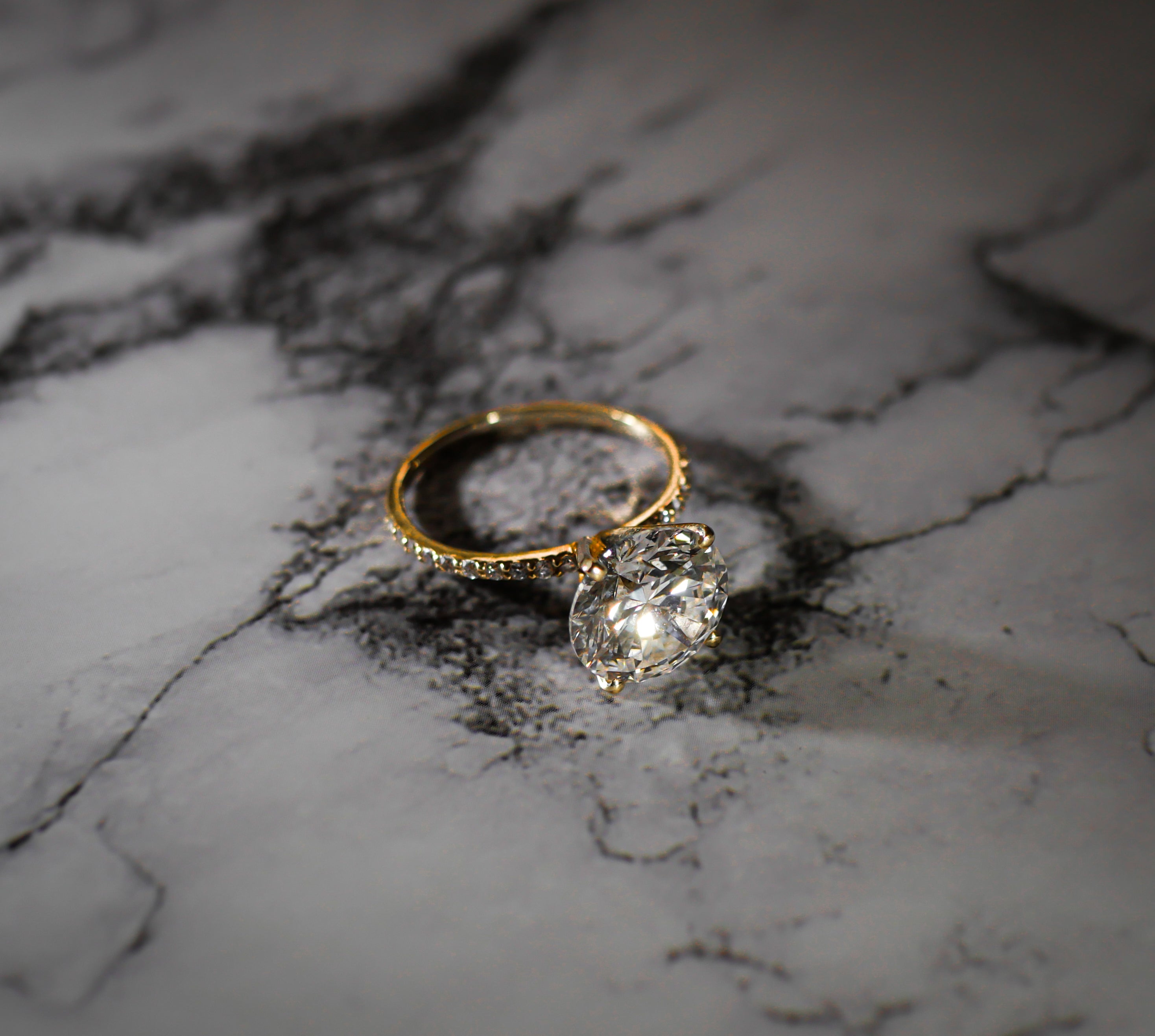 lab-grown-diamond-engagement-ring-4ct-round-yellow-gold-ethical-jewelry-handmade-IGI-certified-_1_30d1d109-e03e-4c4e-9aa1-3af2933f1730