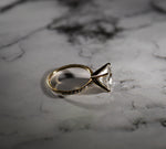 Charger l&#39;image dans la galerie, lab-grown-diamond-engagement-ring-4ct-round-yellow-gold-ethical-jewelry-handmade-IGI-certified-_2_ecf9151f-0153-4132-9dad-144b627a0e7e
