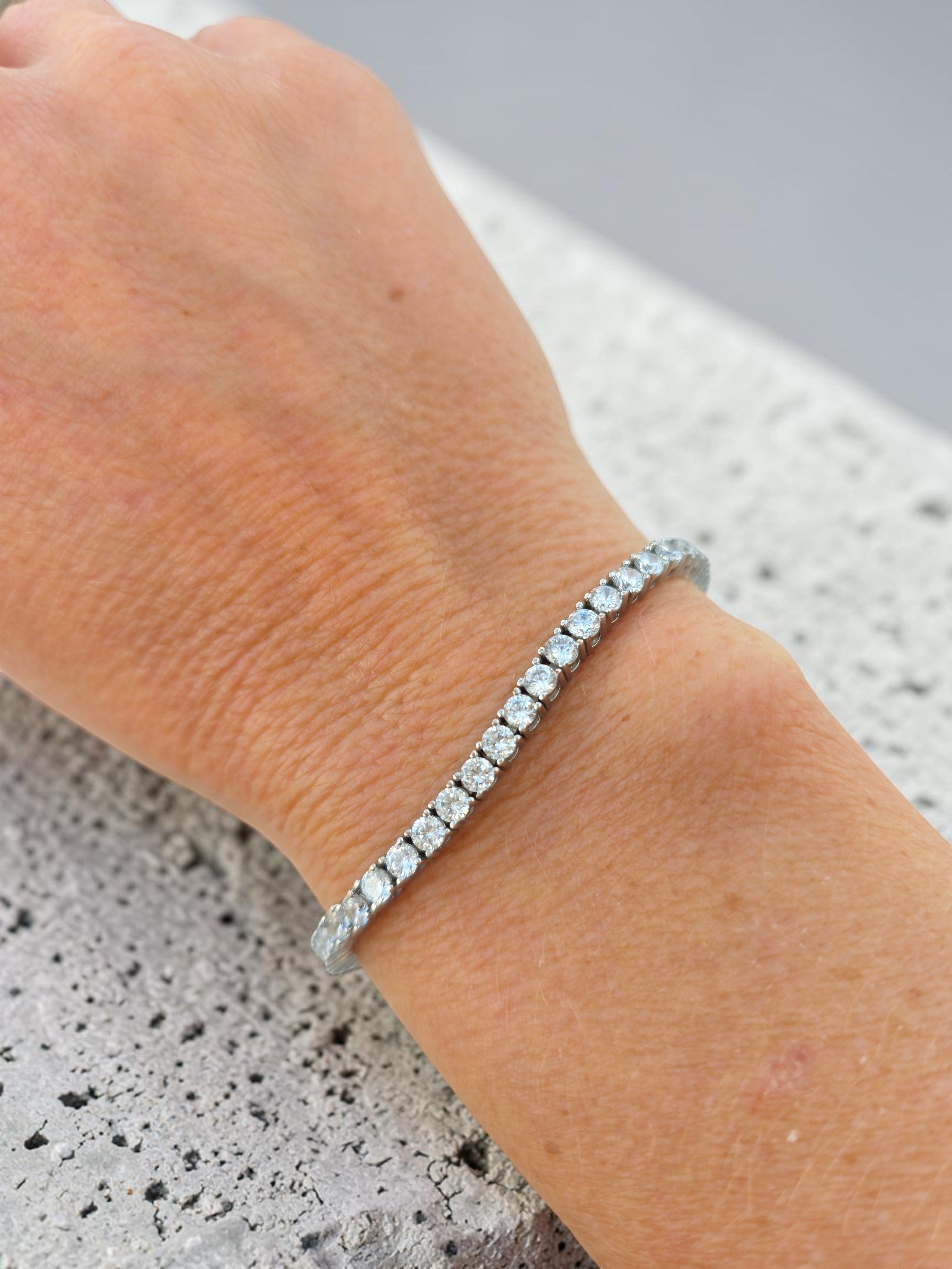 lumiere-tennis-bracelet-sterling-silver-moissanite-2mm-eterling-4