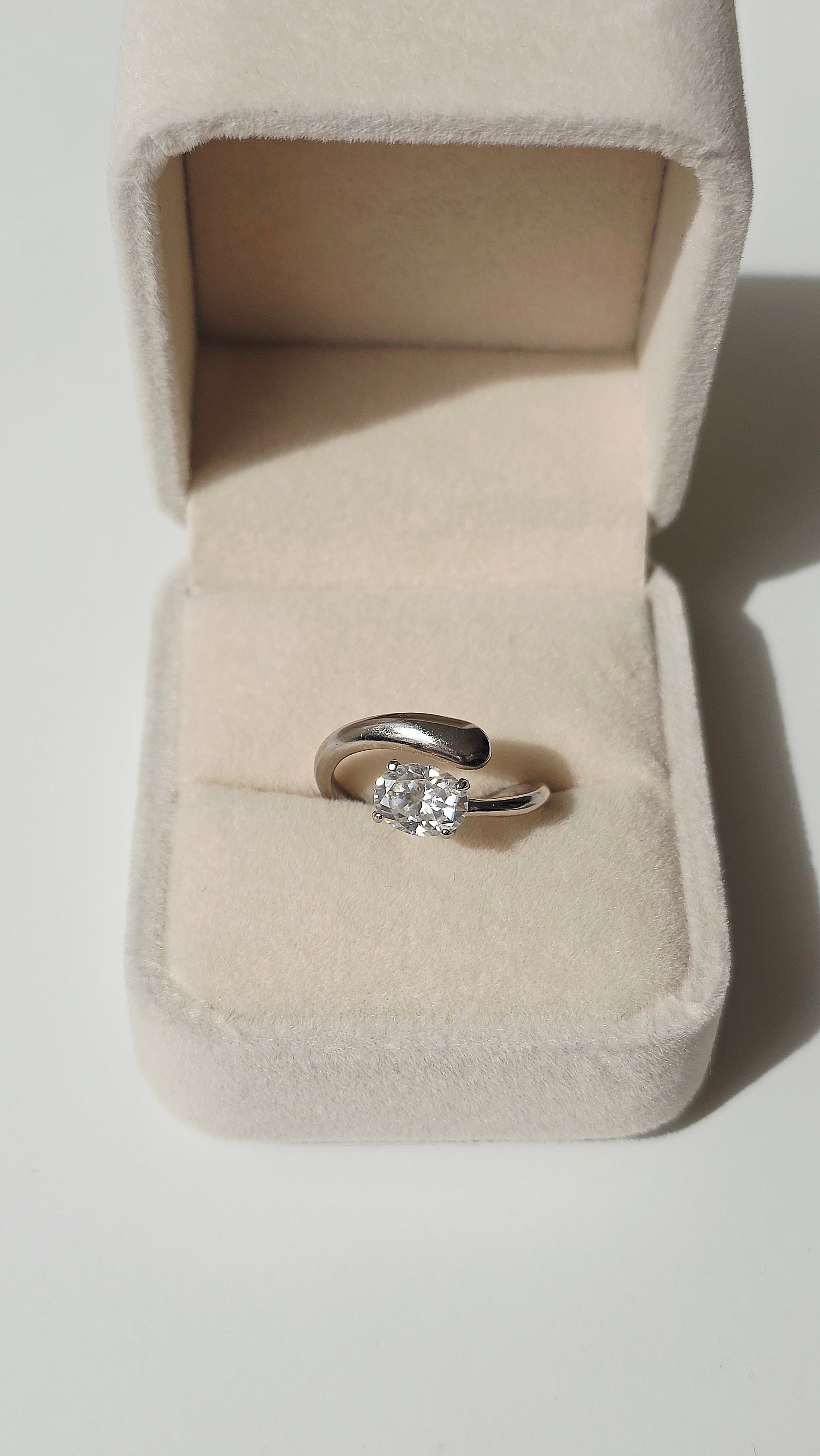 Nova – Bague Moissanite Ovale Ajustable