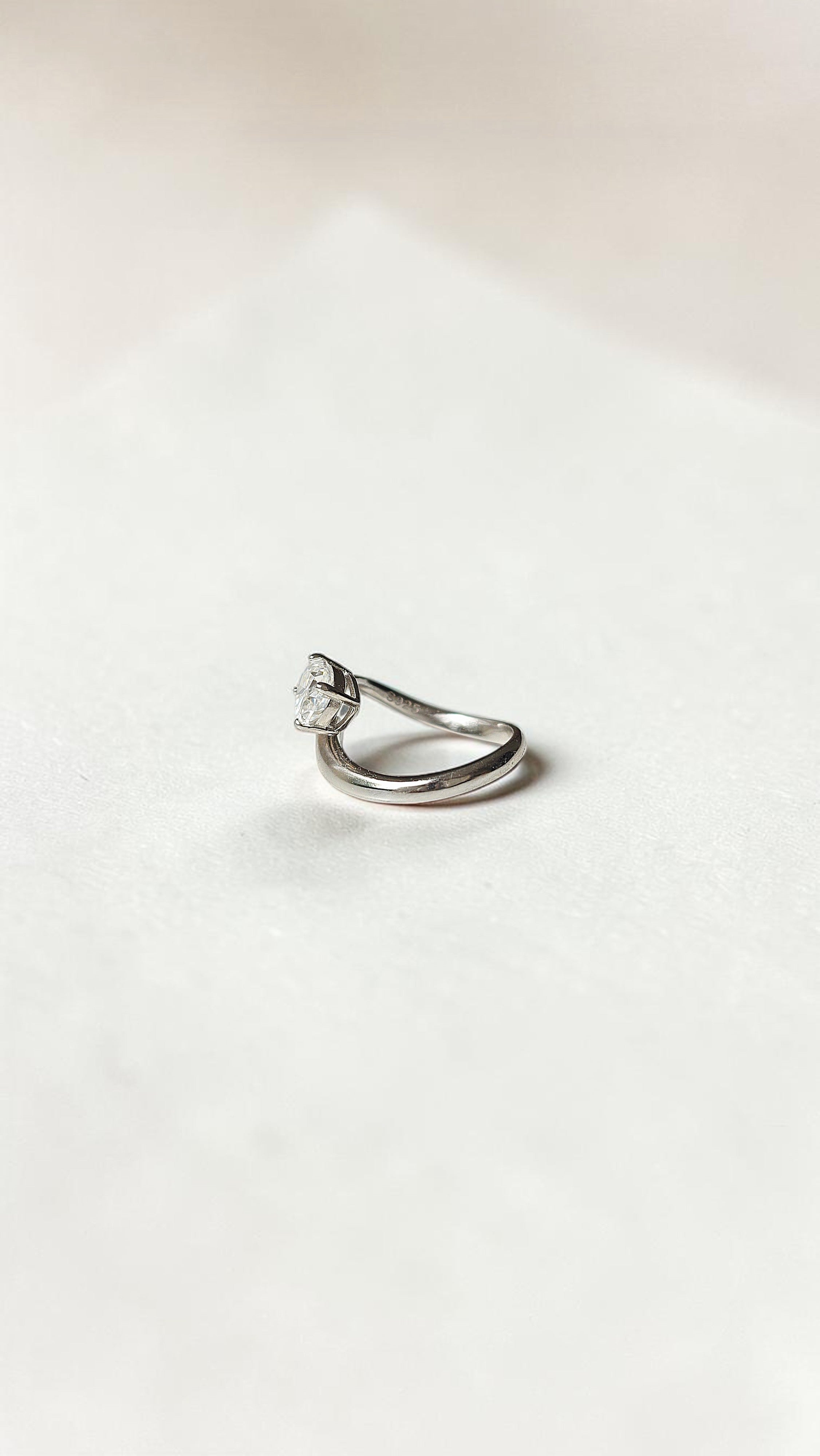 Nova – Bague Moissanite Ovale Ajustable