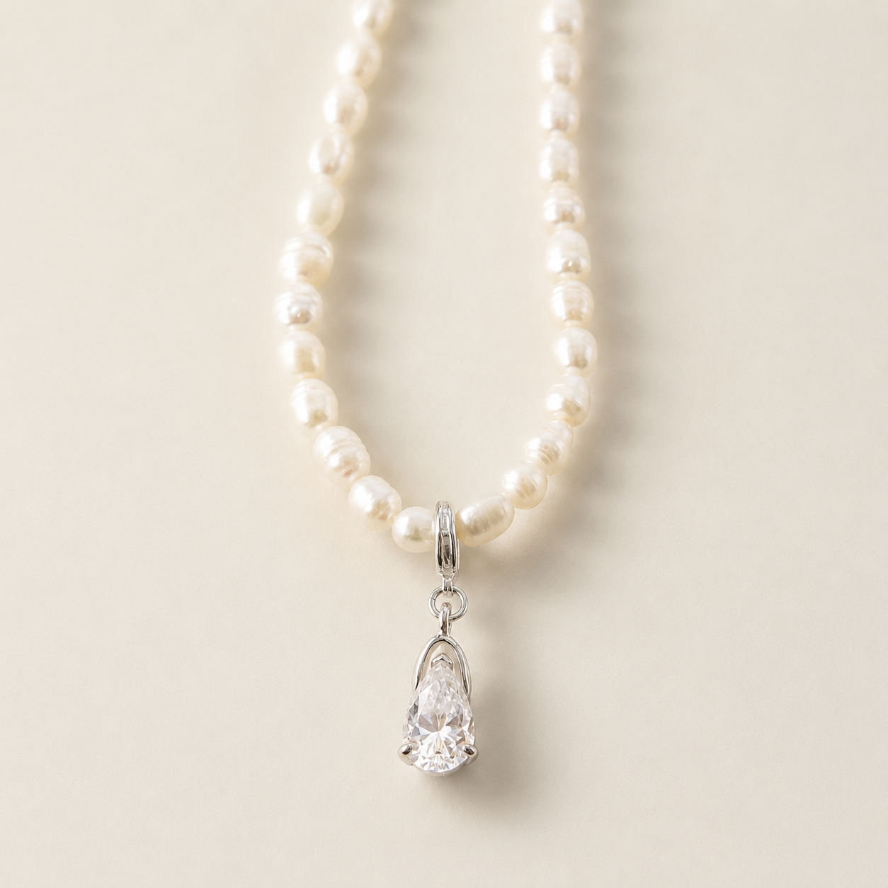 pear-cut-moissanite-necklace-silver-or-pearl-collier-moissanite-poire-argent-ou-perles (3)