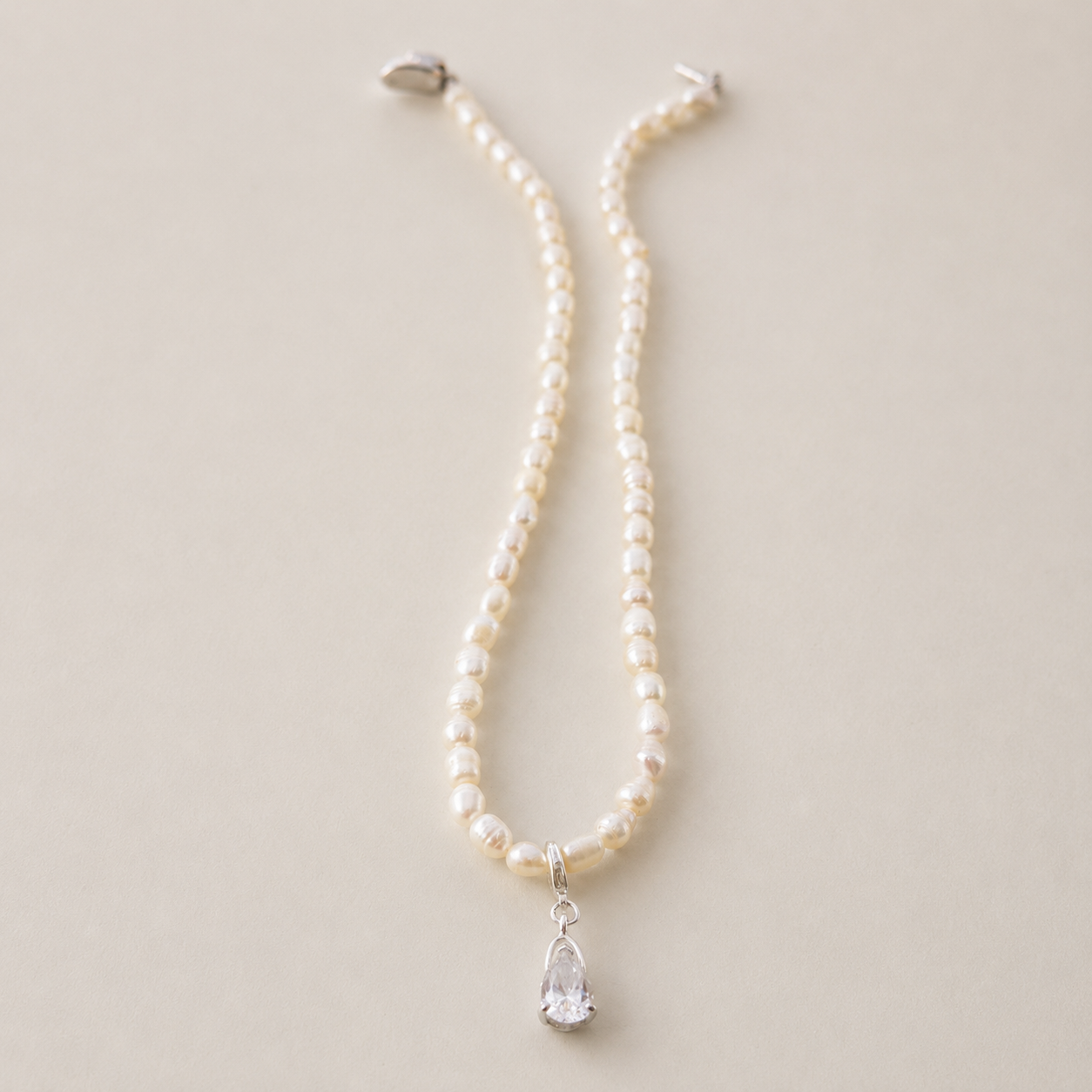pear-cut-moissanite-necklace-silver-or-pearl-collier-moissanite-poire-argent-ou-perles (3)