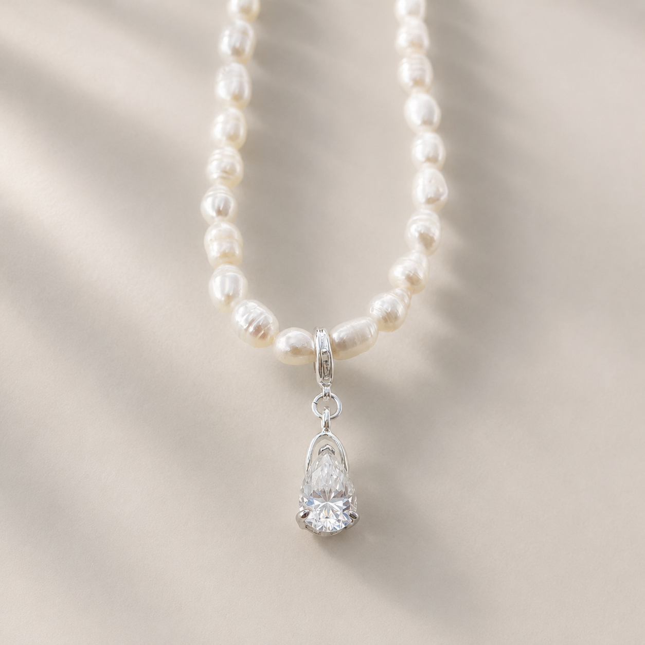 pear-cut-moissanite-necklace-silver-or-pearl-collier-moissanite-poire-argent-ou-perles (3)
