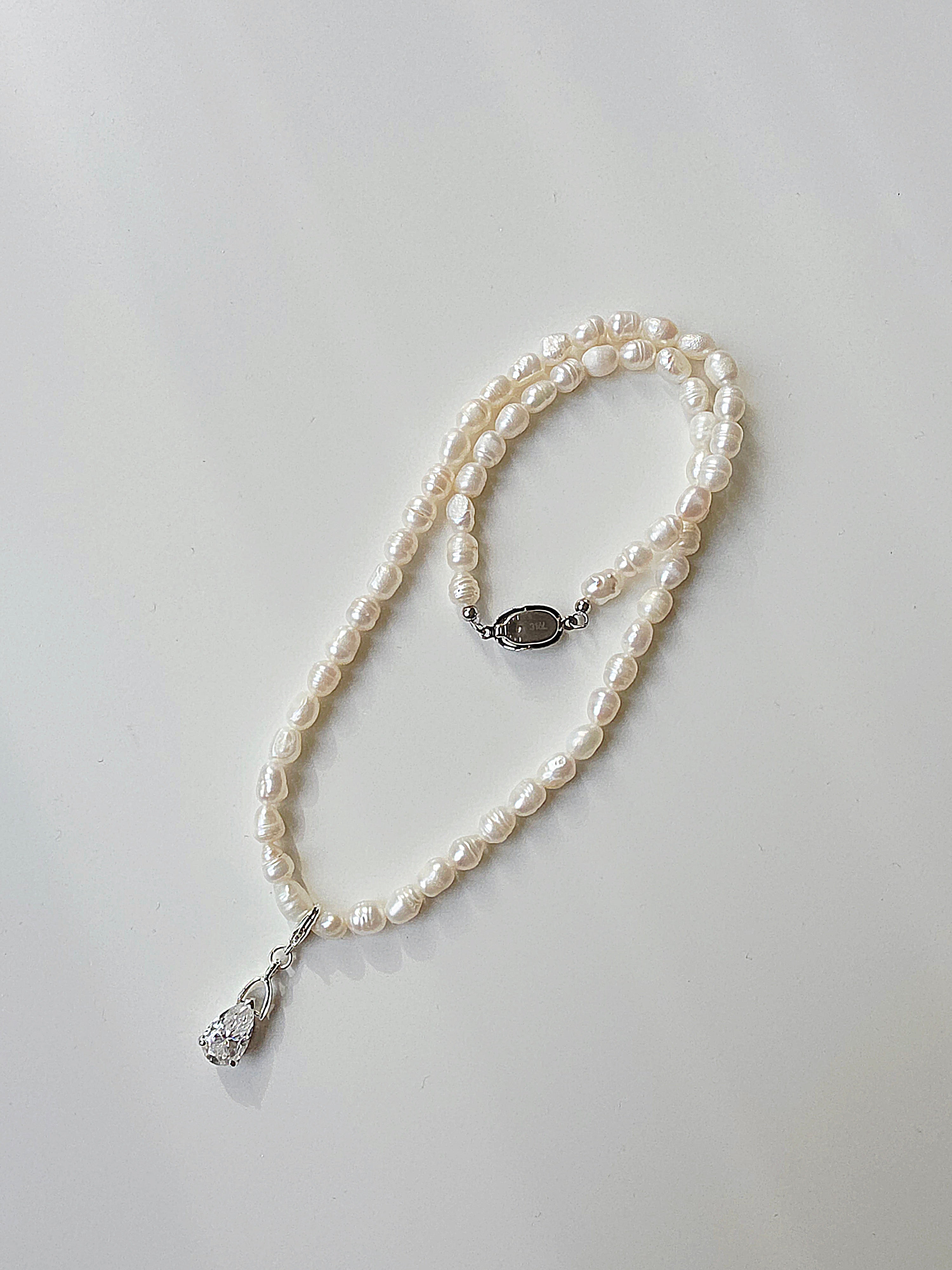 pear-cut-moissanite-necklace-silver-or-pearl-collier-moissanite-poire-argent-ou-perles