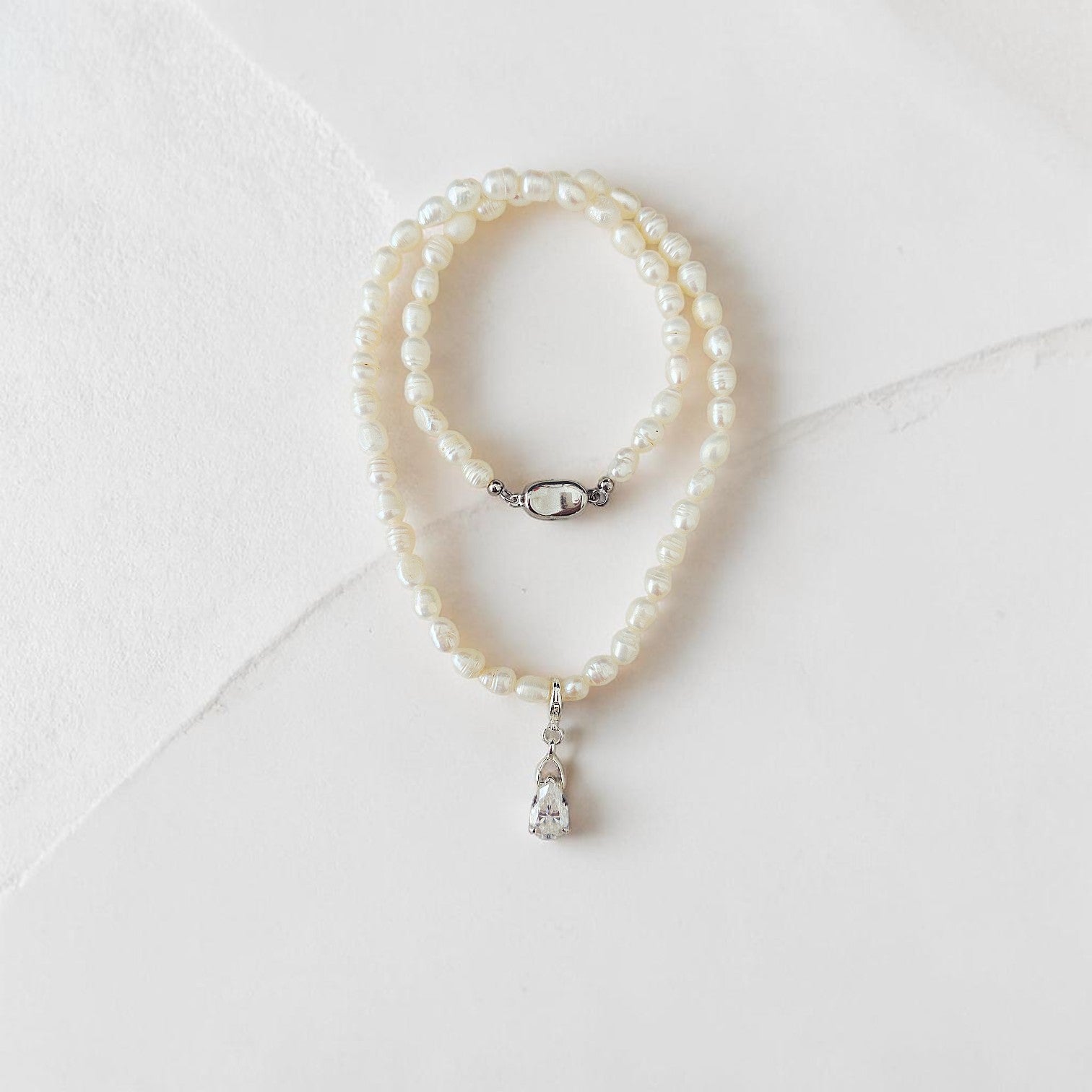 pear-cut-moissanite-necklace-silver-or-pearl-collier-moissanite-poire-argent-ou-perles