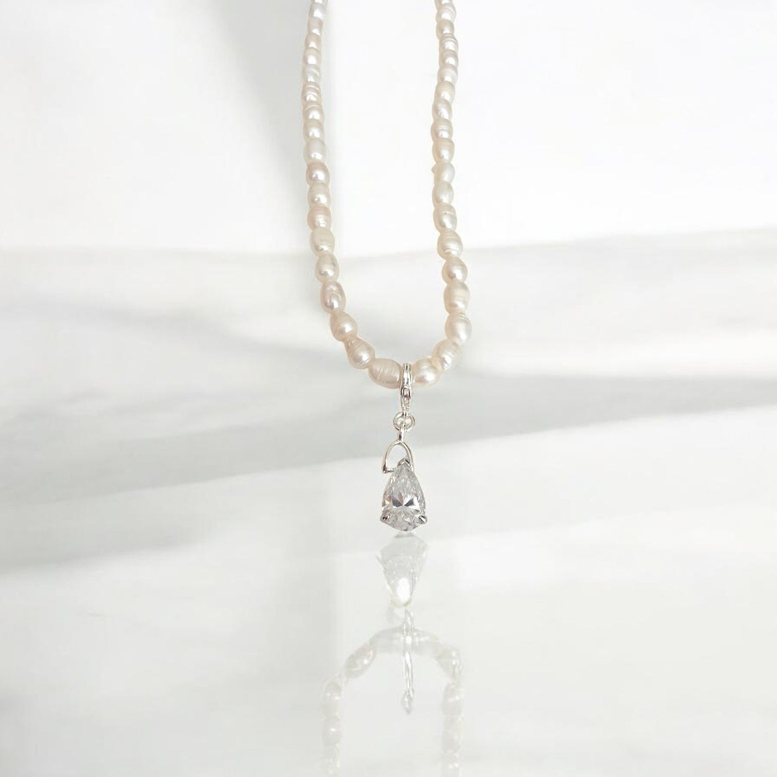 pear-cut-moissanite-necklace-silver-or-pearl-collier-moissanite-poire-argent-ou-perles (2)