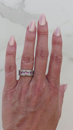 Charger et lire la vidéo dans la visionneuse de la Galerie, Amara - Bague Demi-éternité en Saphir Rose et Diamants
