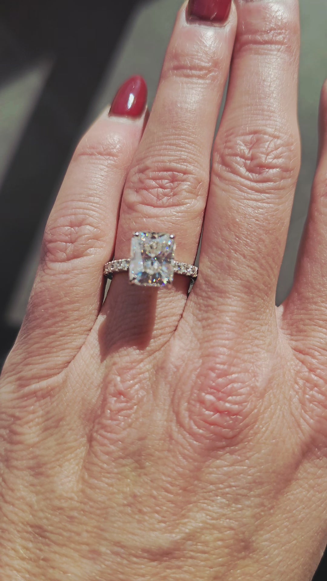 925-sterling-silver-4ct-radiant-cut-moissanite-halo-pave-ring-diva-modern-glamour-radiant-brilliance-eterling