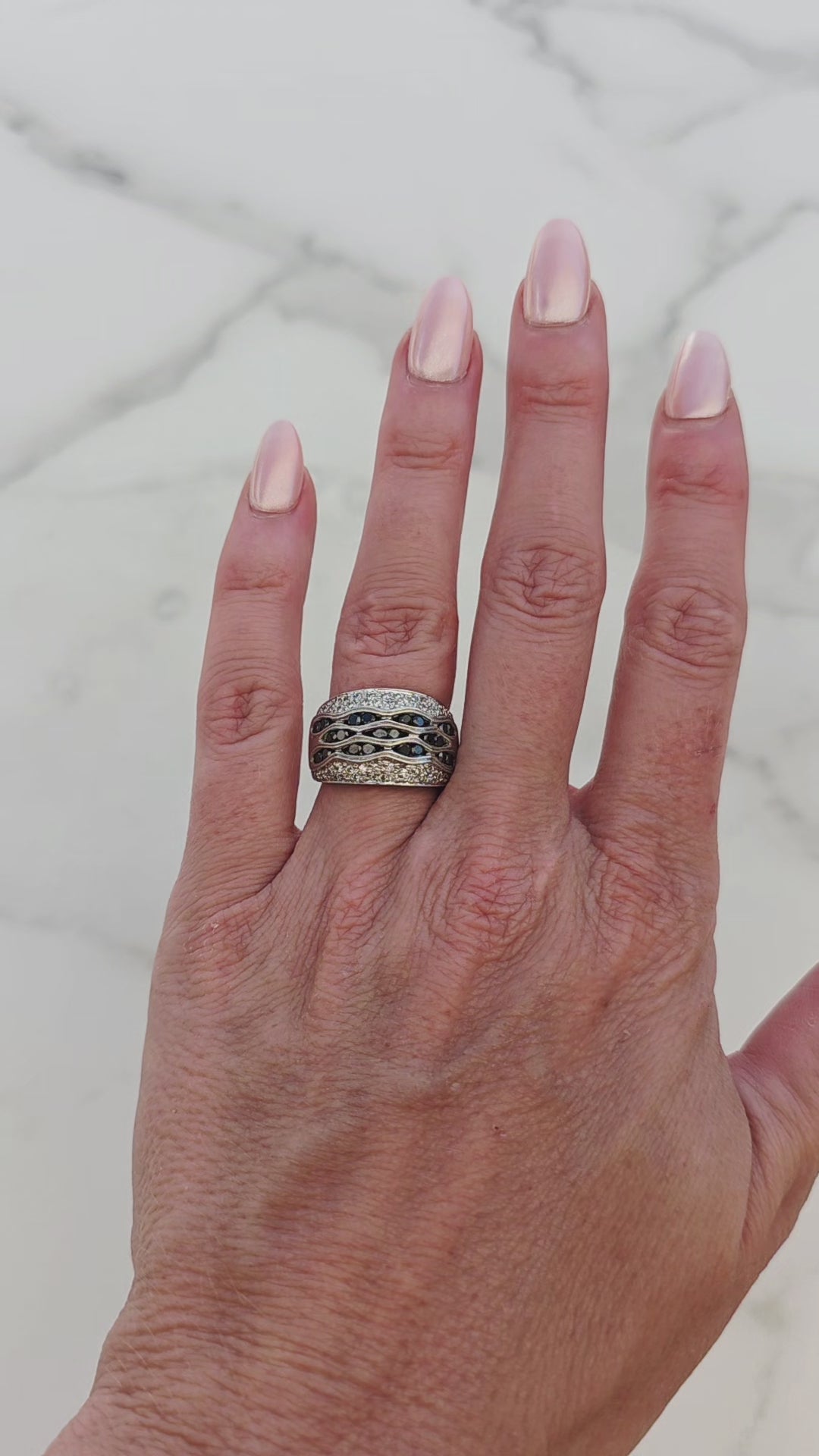 Pavé-White-and-Black-Diamond-Ring-vid