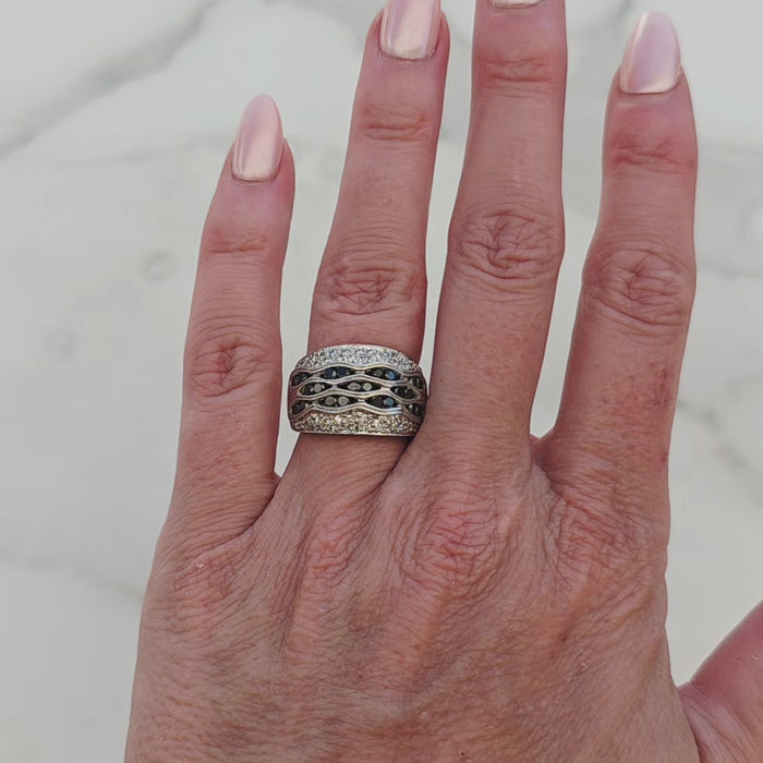 Pavé-White-and-Black-Diamond-Ring-vid