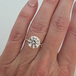 Charger et lire la vidéo dans la visionneuse de la Galerie, lab-grown-diamond-engagement-ring-4ct-round-yellow-gold-ethical-jewelry-handmade-IGI-certified-_2_ecf9151f-0153-4132-9dad-144b627a0e7e

