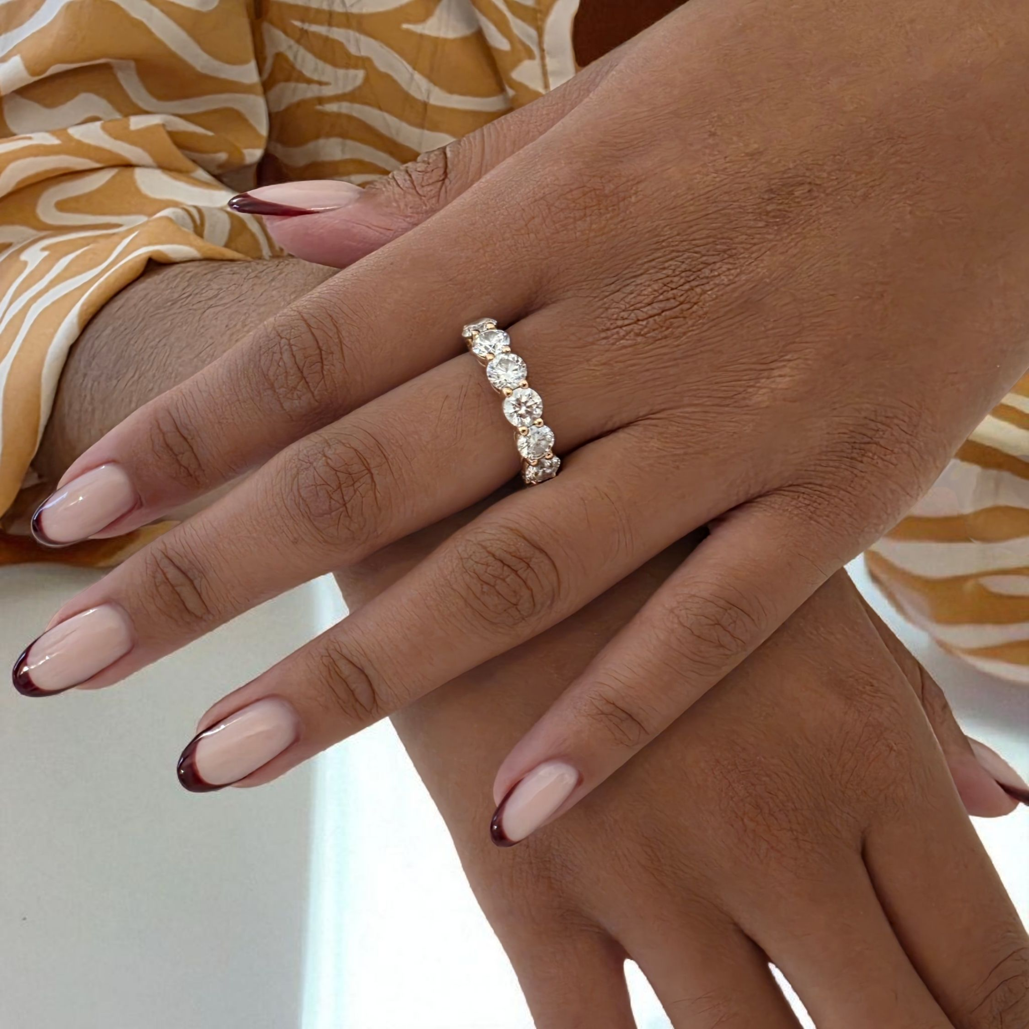 rose-gold-diamond-half-eternity-wedding-engagement-ring-7-round-stones-women-luxury-jewelry-2