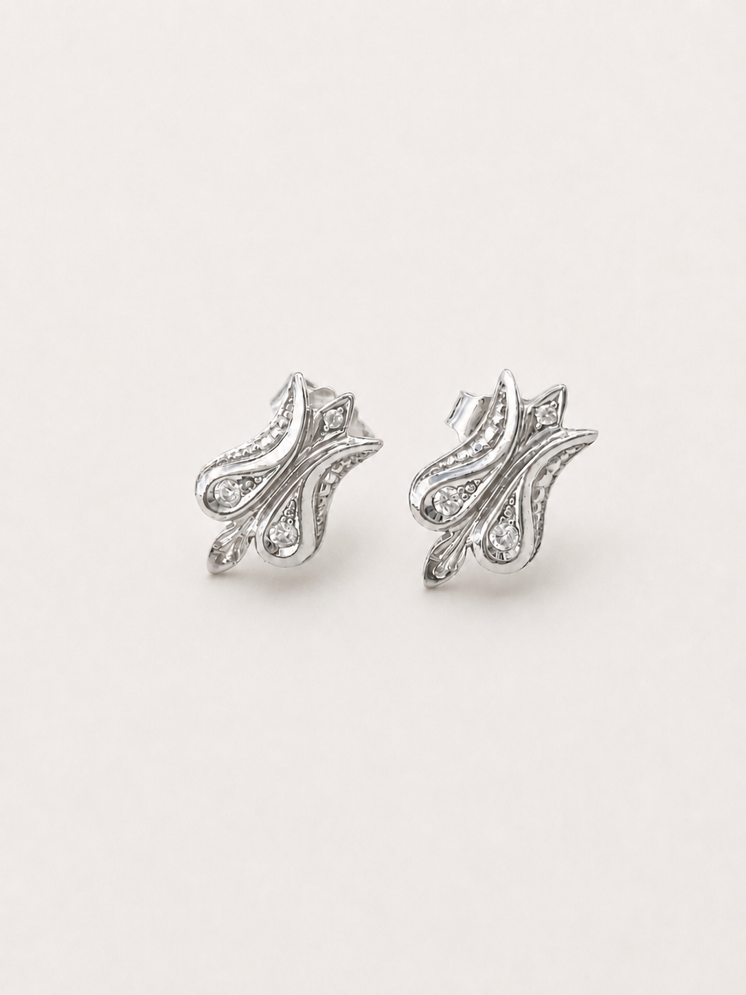 tulip-14k-white-gold-diamond-floral-earrings-eterling