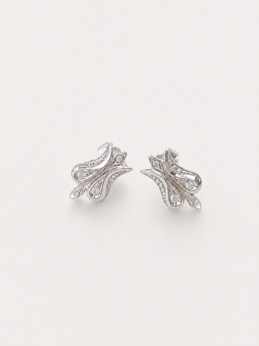tulip-14k-white-gold-diamond-floral-earrings-eterling