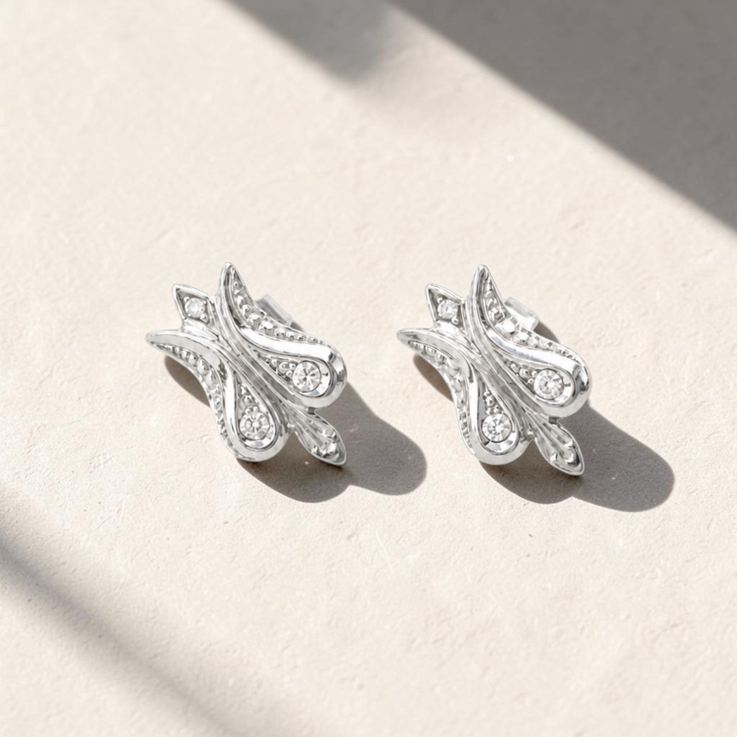 tulipe-14k-white-gold-diamond-floral-earrings-eterling