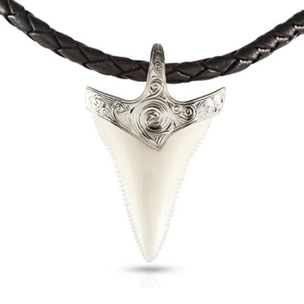 shark-tooth-necklace-handcrafted-white-gold-manual-engraving-exotic-surfer-protection-jewelry (7)